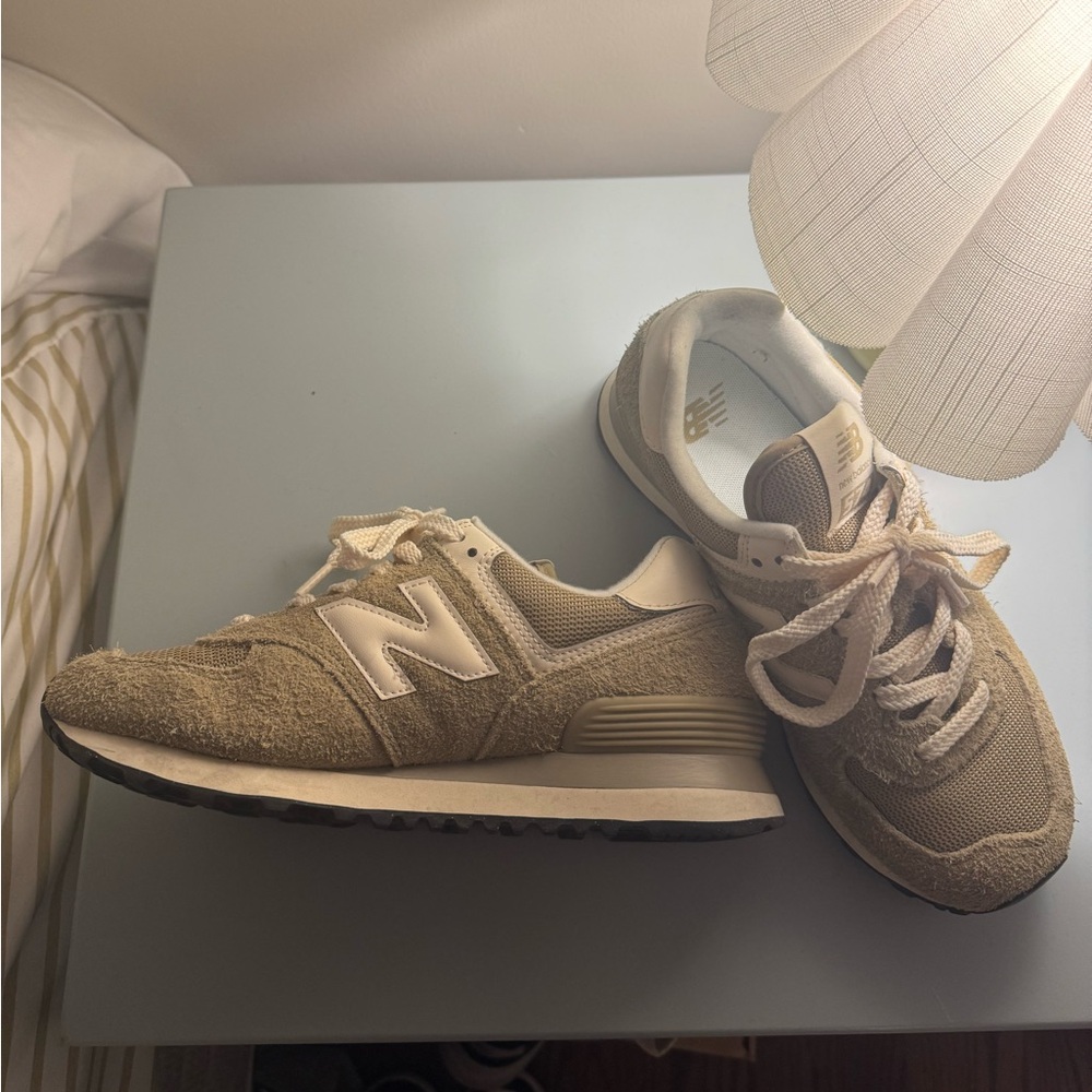 Barely worn size 7 New Balance 574s
